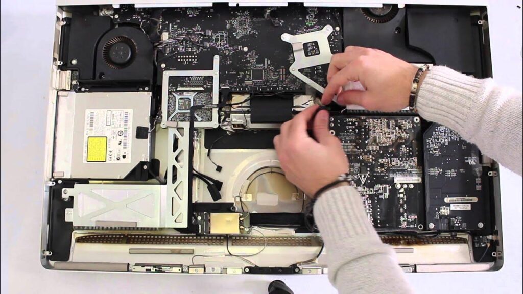 5 Señales de que tu Mac Necesita una Optimización Urgente 1 motherboard